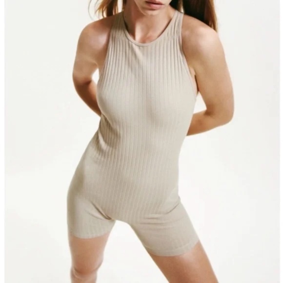 Zara ribbed romper - Picture 1 of 6